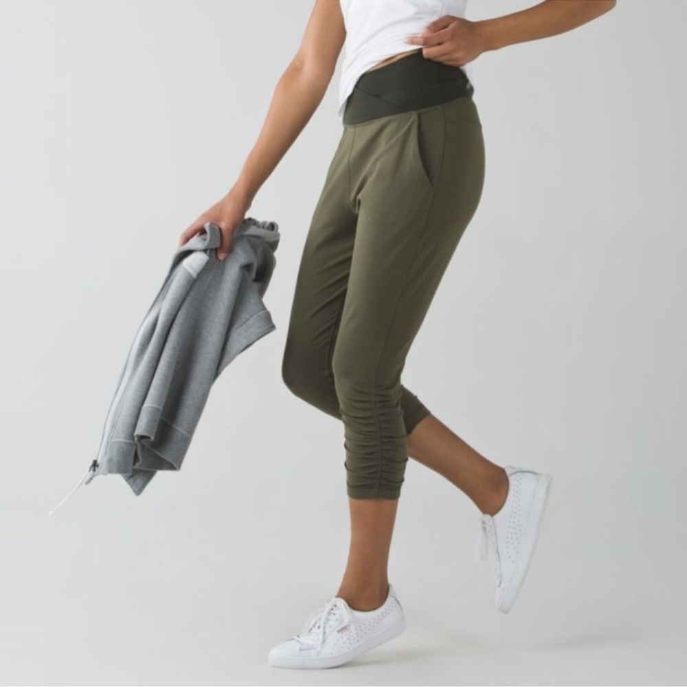 Lululemon Sunset Salutation Crop – Size 6, Black, 22” Inseam